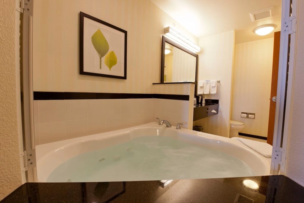 Fairfield Inn & Suites Flint Fenton - Image 1