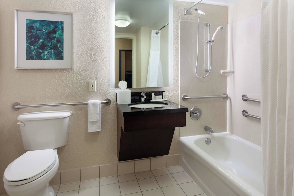 Fairfield Inn Suites Lake Buena Vista in Marriott Village