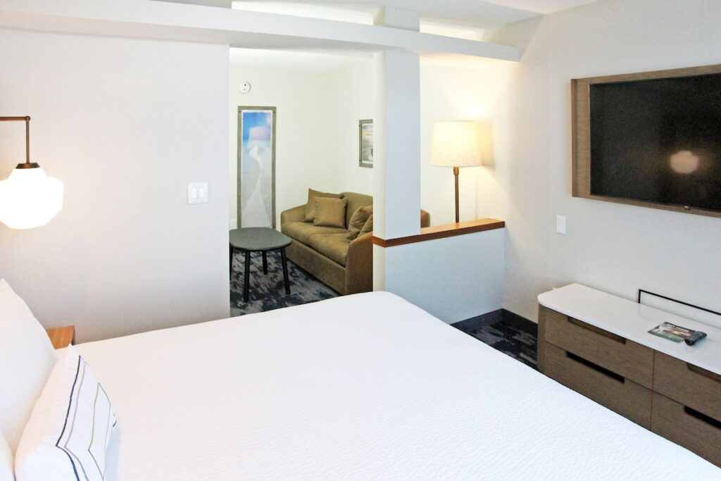 Fairfield Inn & Suites by Marriott Charleston Airport/Conven - Image 3