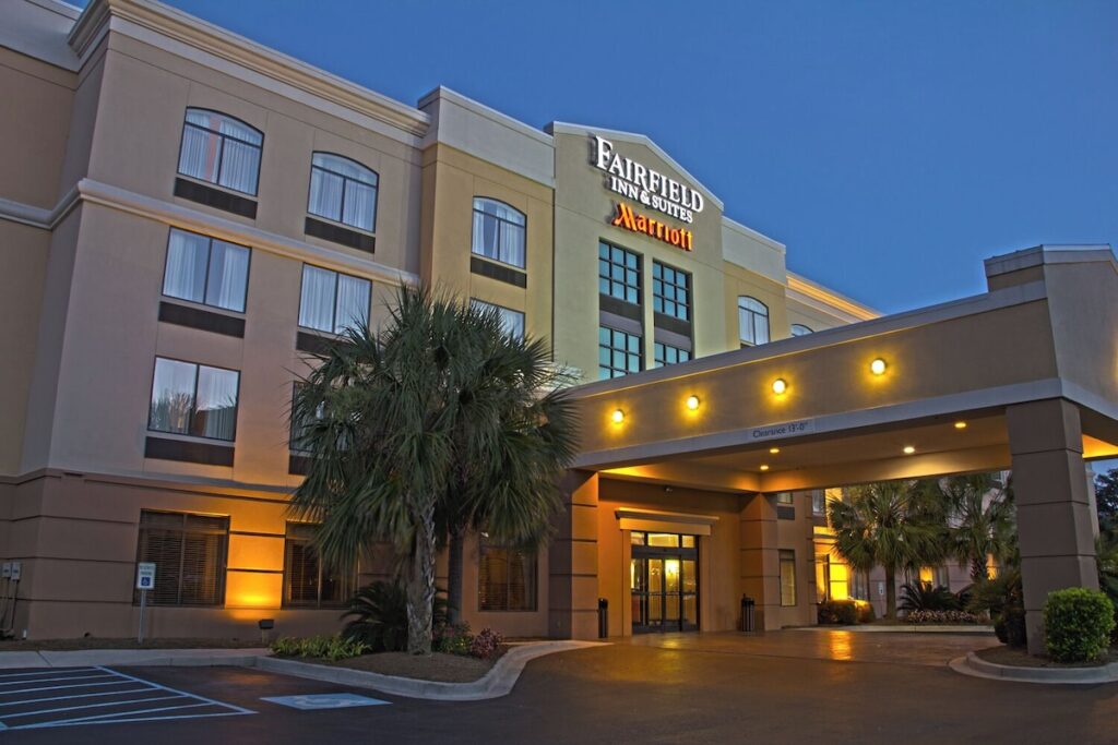 Fairfield Inn & Suites by Marriott Charleston Airport/Conven - Image 2