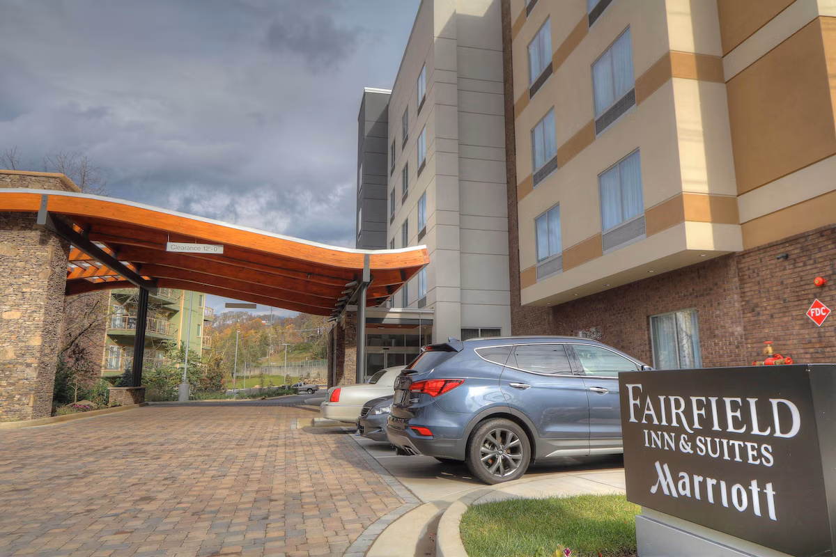 Fairfield Inn & Suites by Marriott Gatlinburg Downtown - Image 2