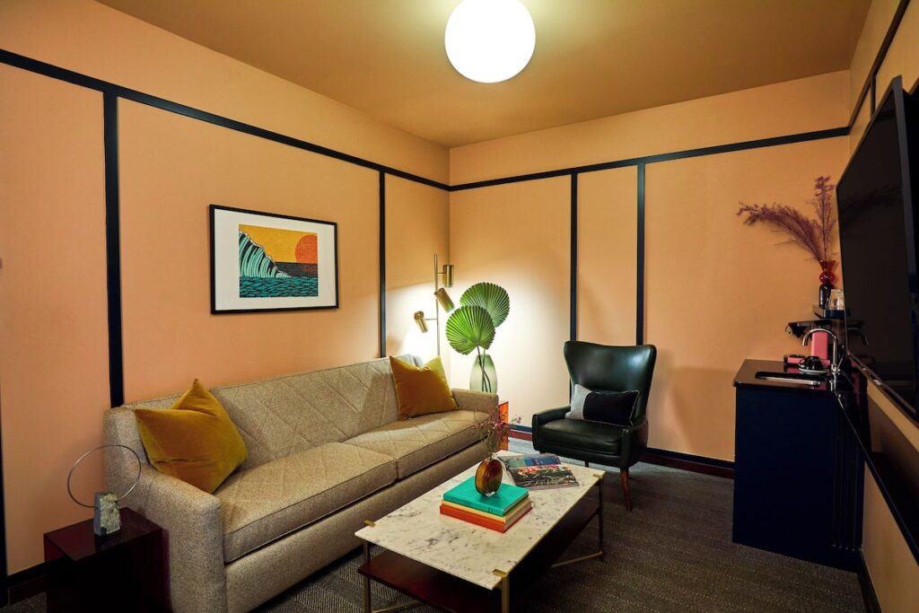 Fairlane Hotel - Image 4