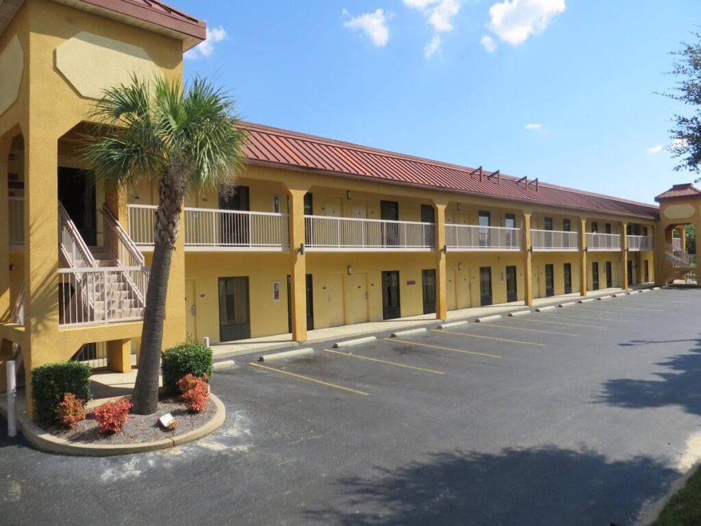 Fairview Inn and Suites - Image 2