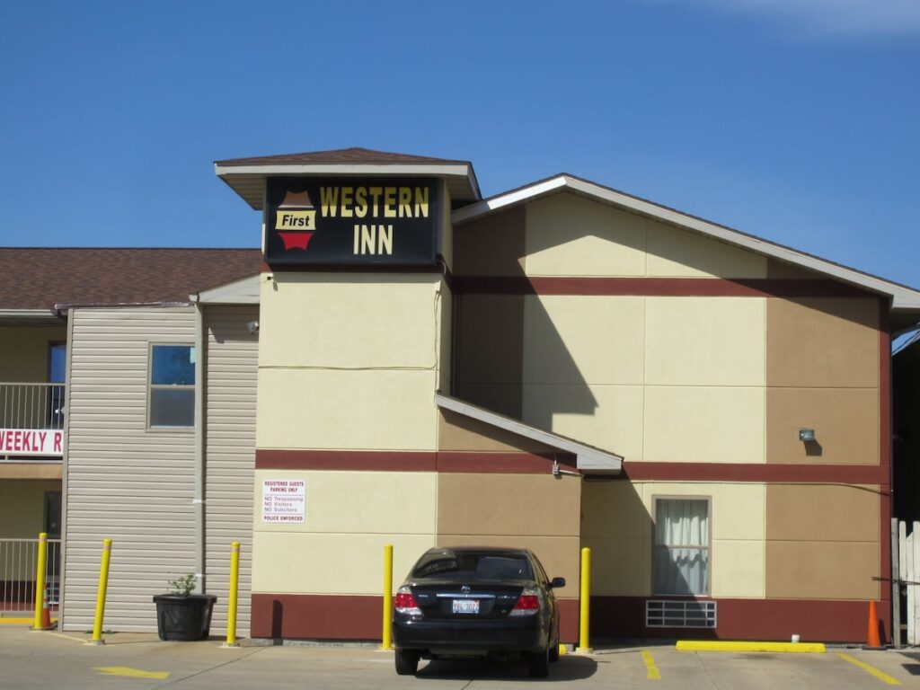 First Western Inn - Image 2