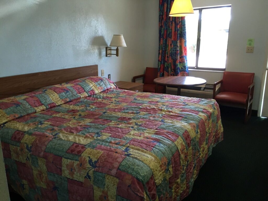 Flamingo Inn - Image 3