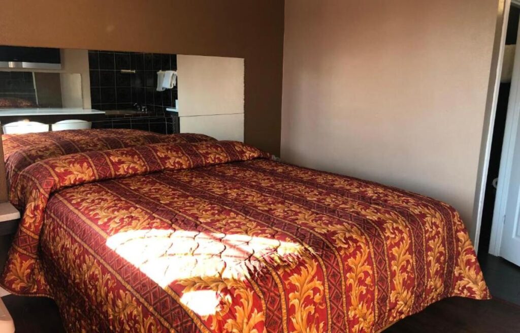 Flight Motel - Image 4