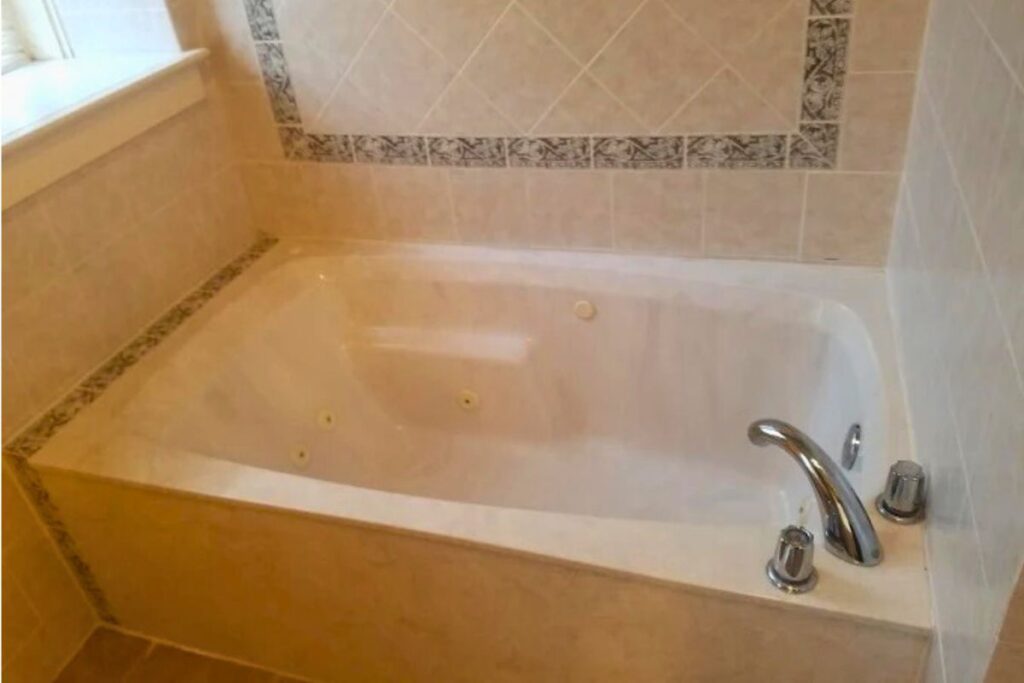 Fort Harrison State Park Inn - Image 1