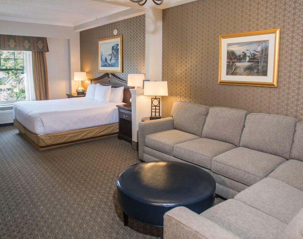 Fort William Henry Hotel and Conference Center - Image 5