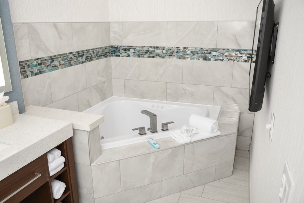 Four Points by Sheraton Fayetteville Fort Bragg - Image 1