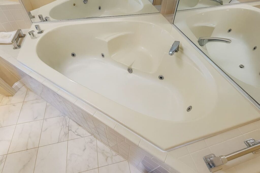 Four Sails Resort - Image 1