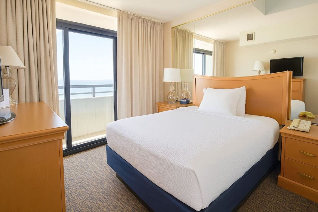 Four Sails Resort - Image 5