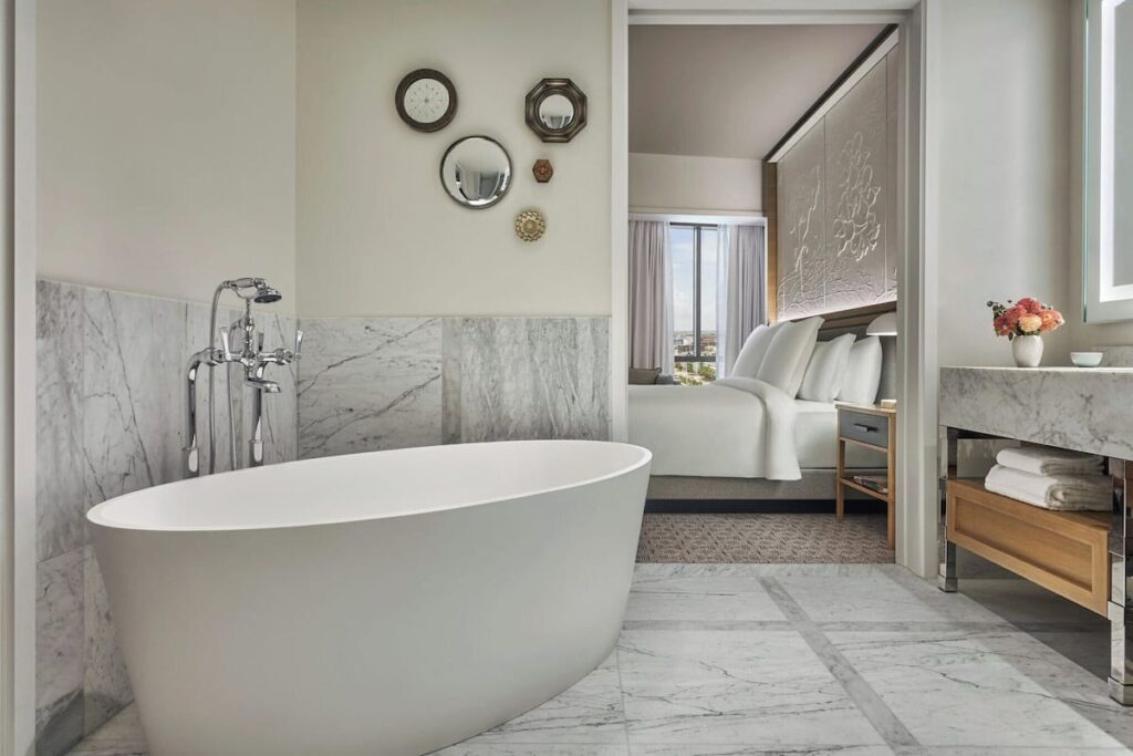 Four Seasons Hotel New Orleans - Image 1