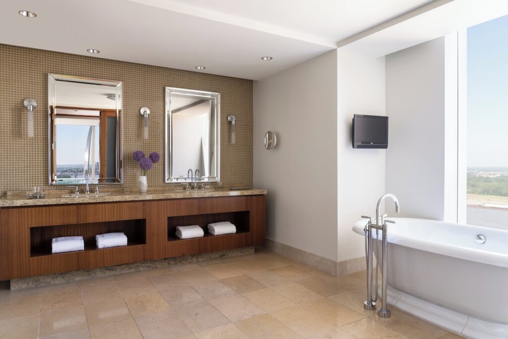 Four Seasons Hotel St Louis - Image 1