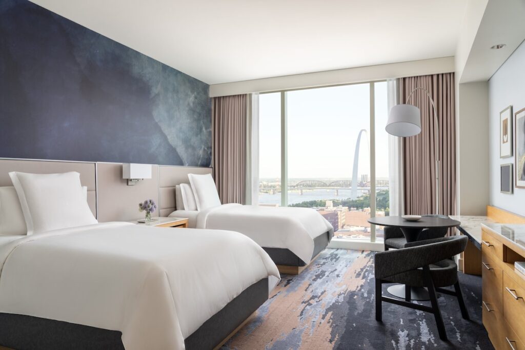 Four Seasons Hotel St Louis - Image 4