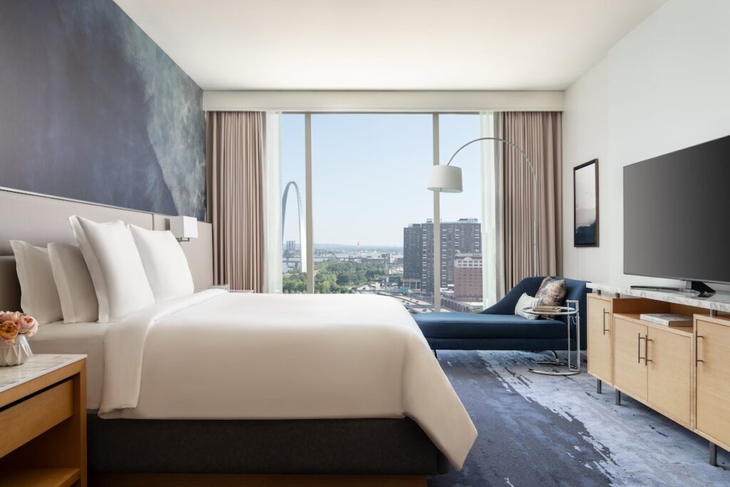 Four Seasons Hotel St Louis - Image 3