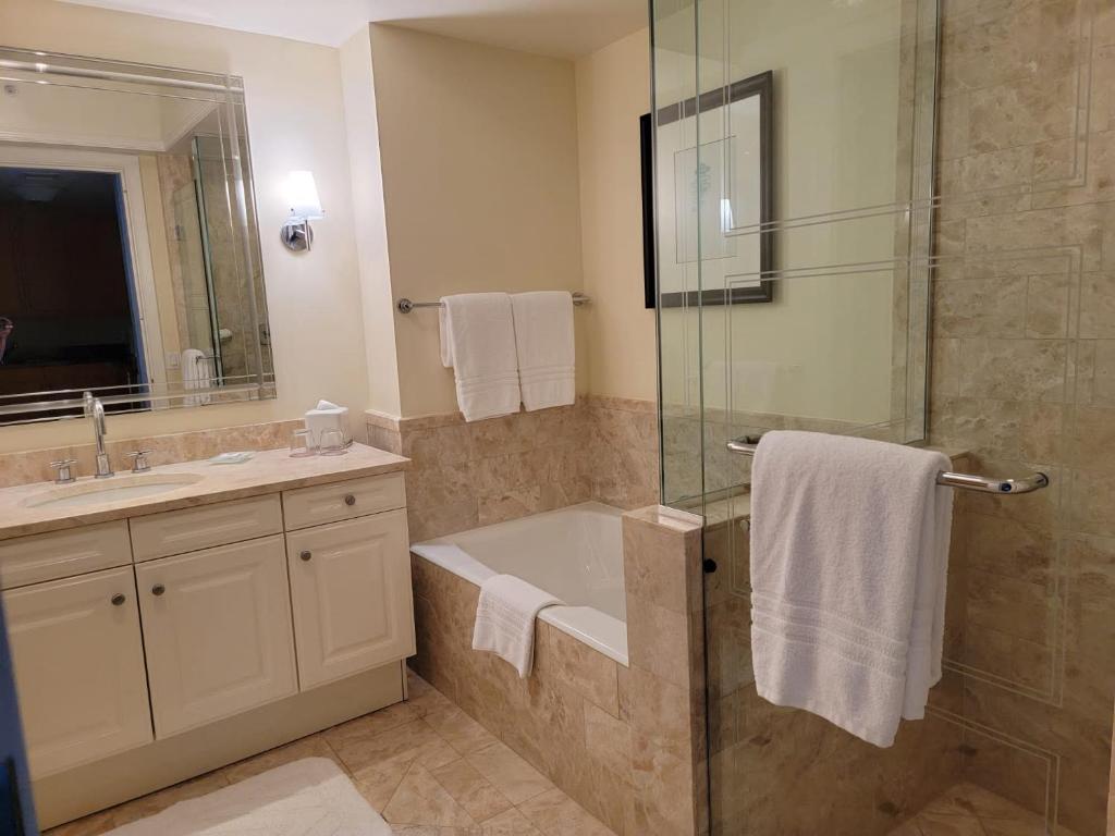 Four Seasons Private Studio Unit