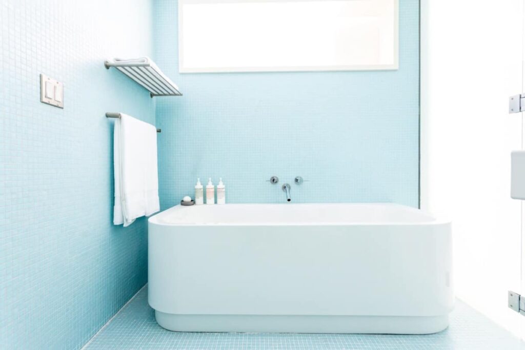 Frame Hotel – Treehouse - Image 1