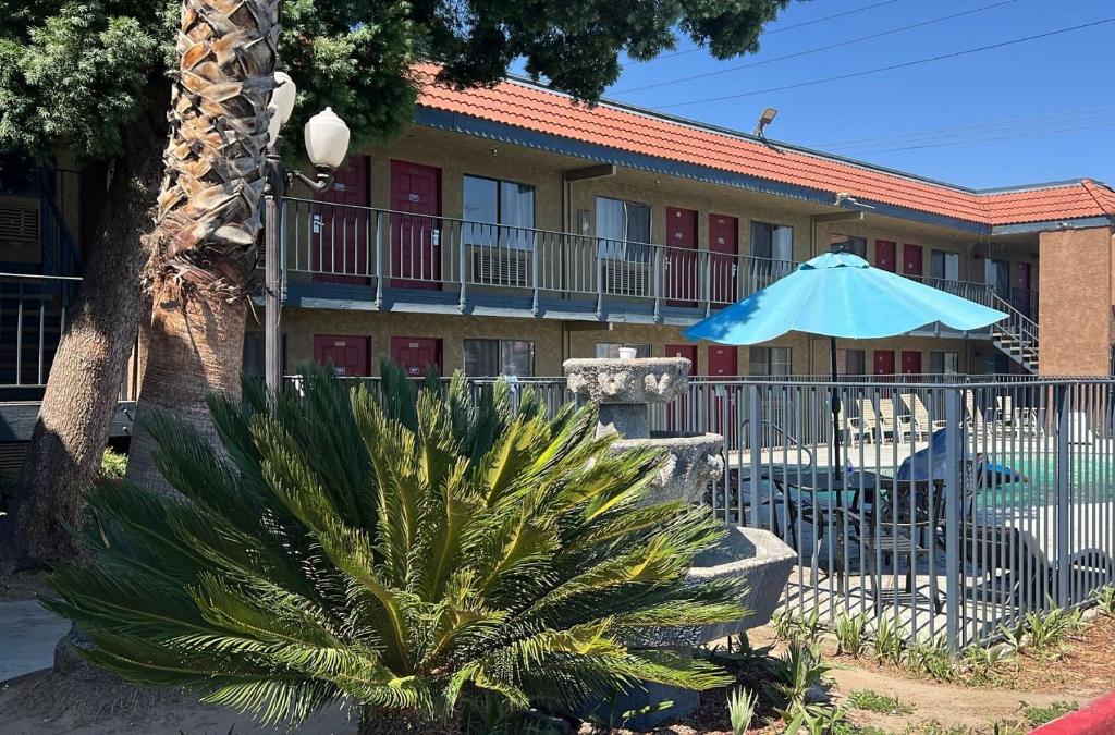 Fresno Inn - Image 2