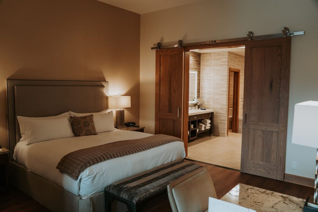 Garden of the Gods Resort and Club - Image 4