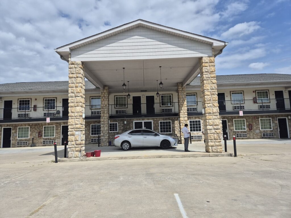 General Bragg Inn & Suites By OYO Chickamauga - Image 2