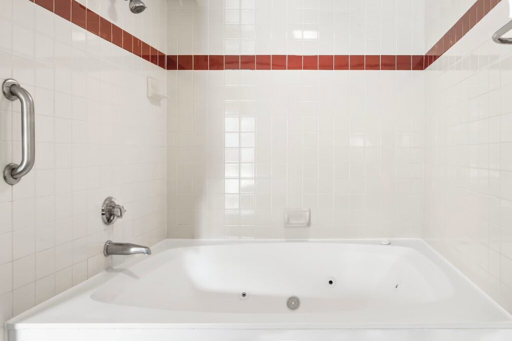 Golden Sails Hotel - Image 3