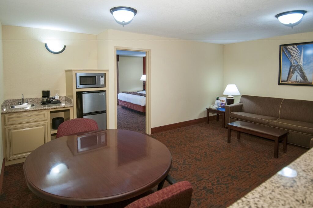 Governor’s Suites Hotel Oklahoma City Airport Area - Image 3