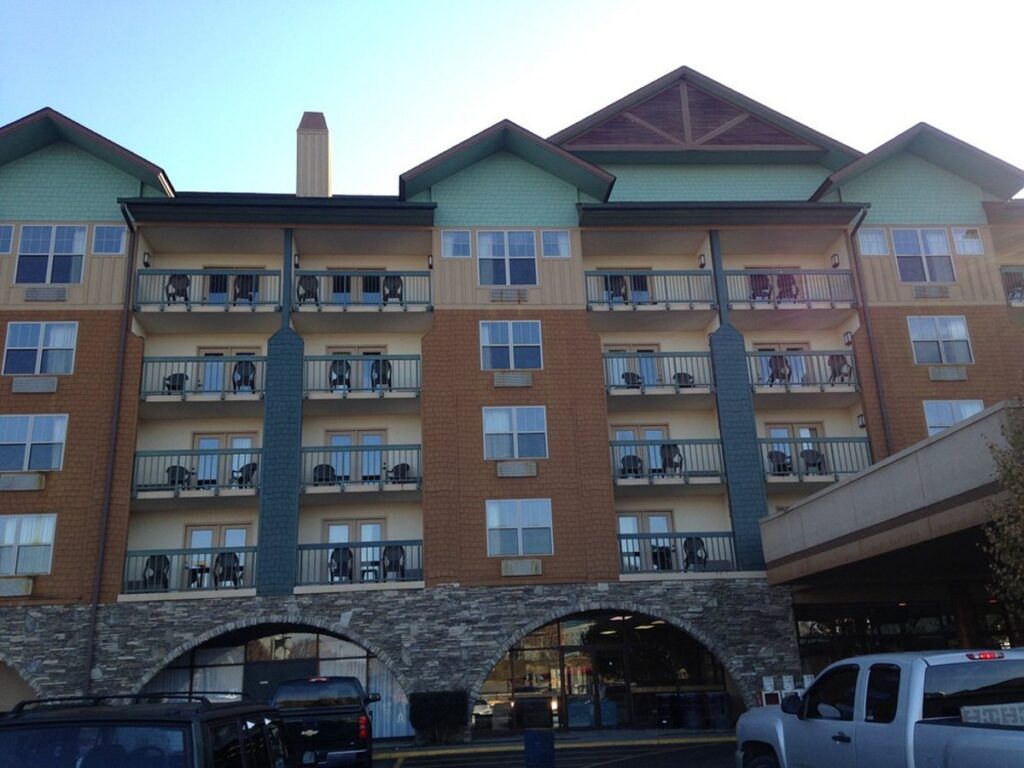 Grand Smokies Resort Lodge - Image 4