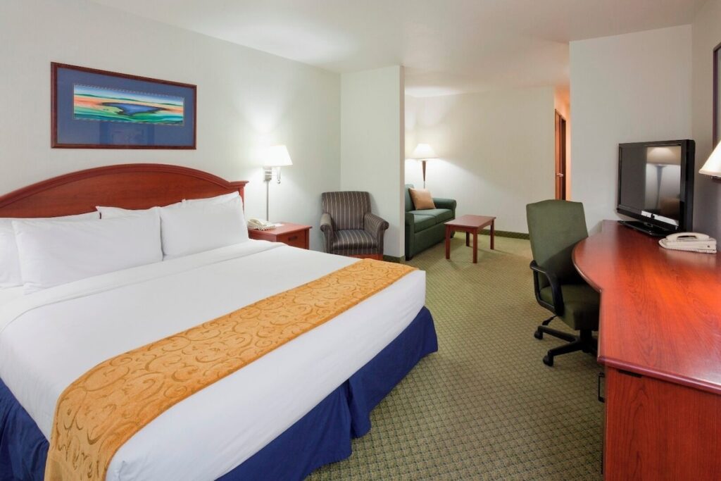 GrandStay Hotel & Suites Becker Big Lake - Image 3