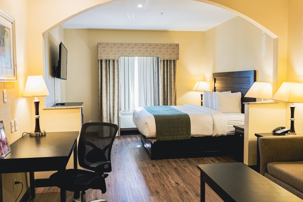 Grander Inn & Suites - Image 2