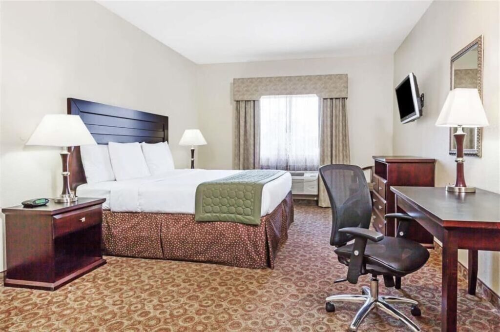 Grander Inn & Suites - Image 4