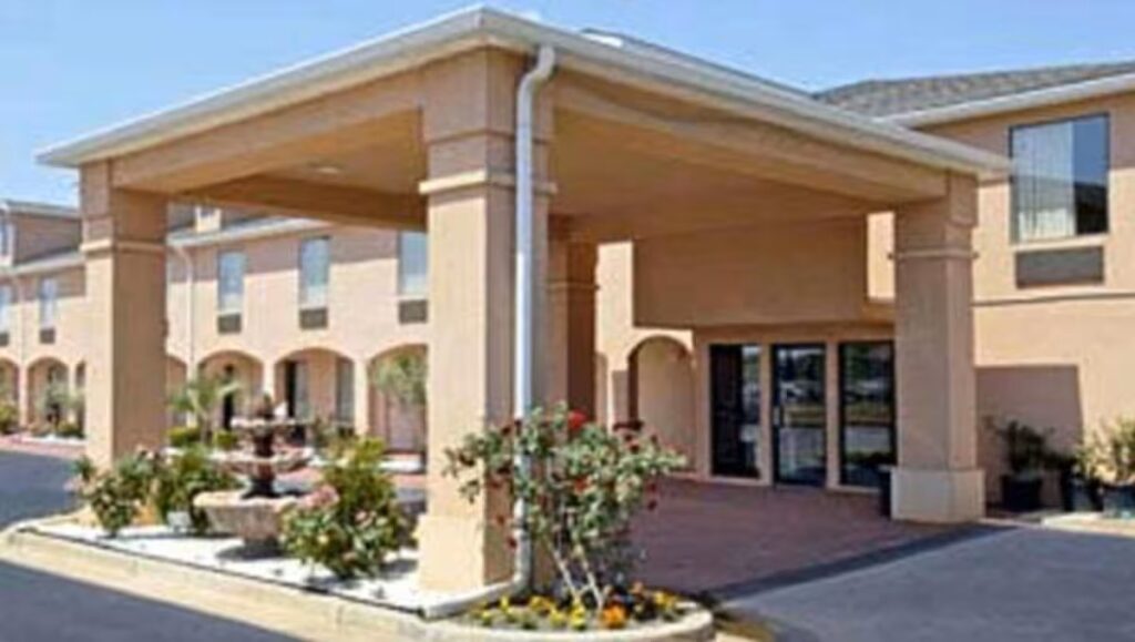 Gray Inn and Suites - Image 2