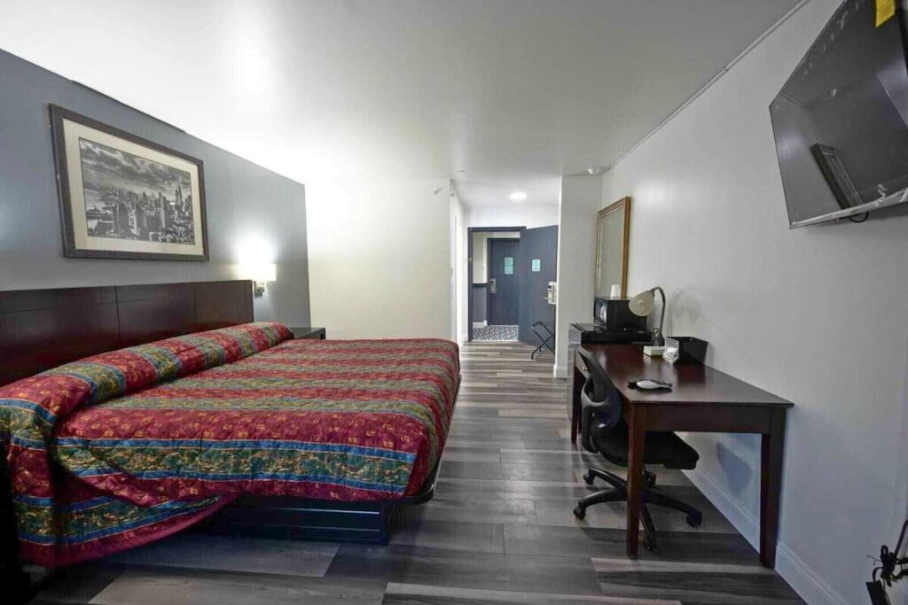 Greenwoods Inn & Suites - Image 1