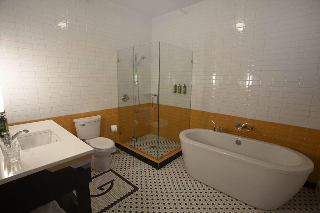 Greyhound Inn - Image 1