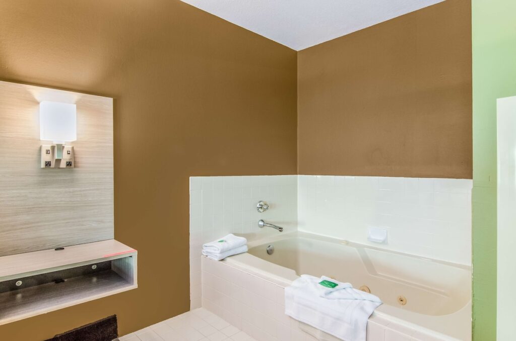 GuestHouse Inn & Suites Hotel Poulsbo