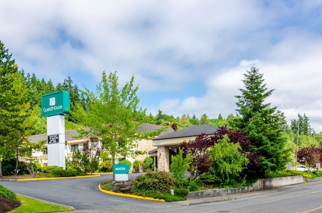 GuestHouse Inn & Suites Hotel Poulsbo - Image 4