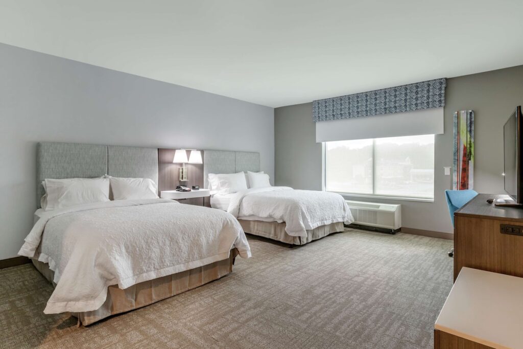 Hampton Inn Camden - Image 1