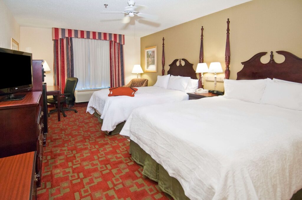 Hampton Inn Canton - Image 3
