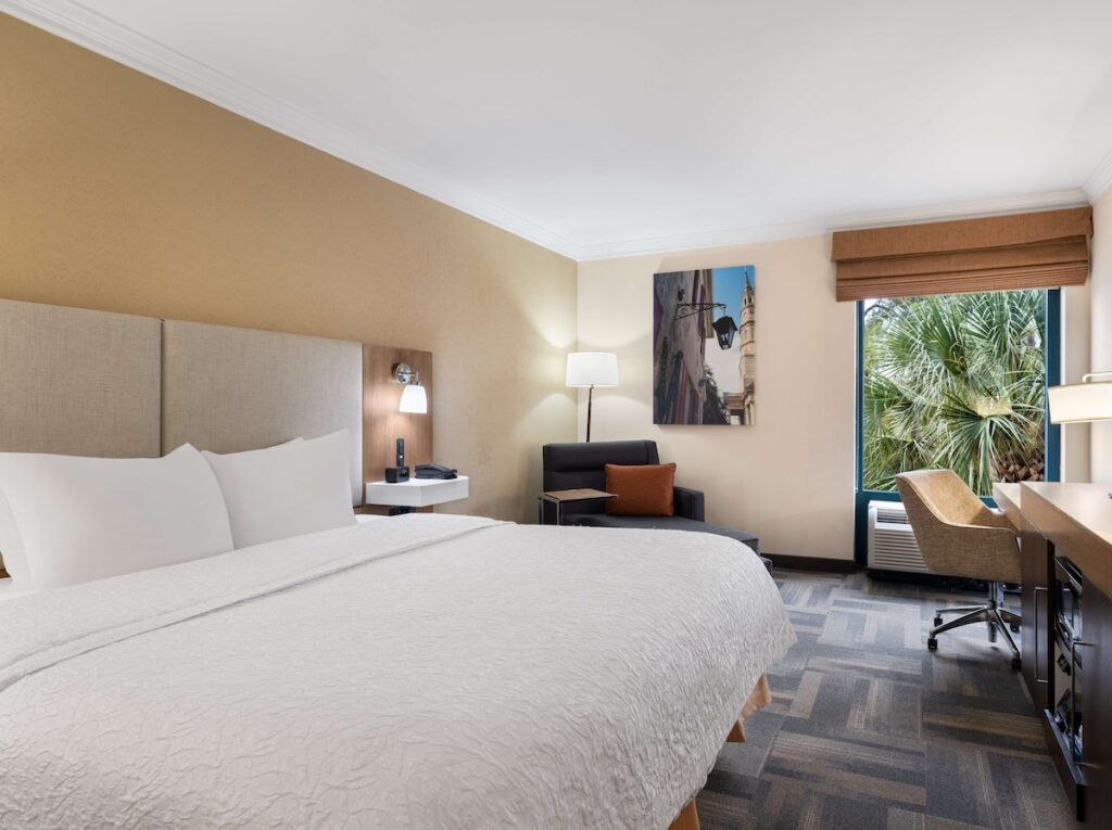 Hampton Inn Charleston-North - Image 4
