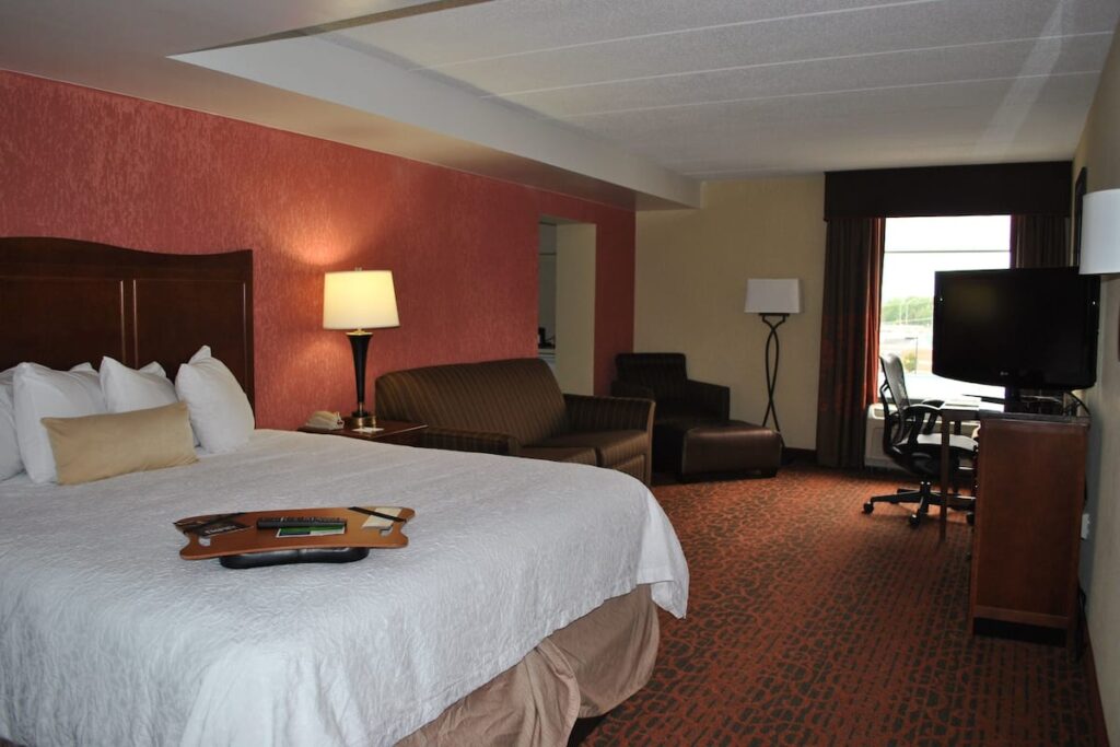 Hampton Inn College Park - Image 4