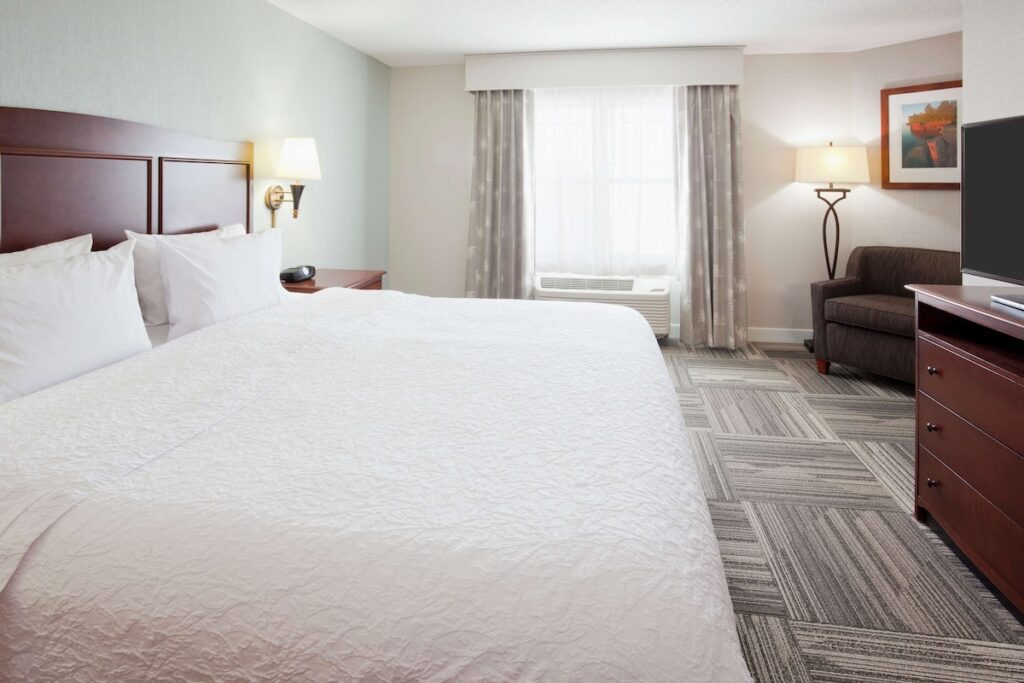 Hampton Inn Duluth Canal Park - Image 2