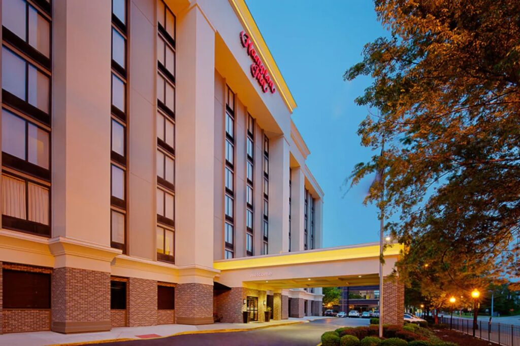 Hampton Inn Louisville Downtown - Image 2