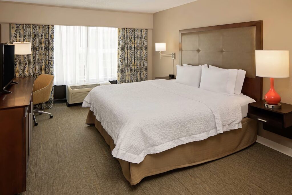Hampton Inn Louisville Downtown - Image 3