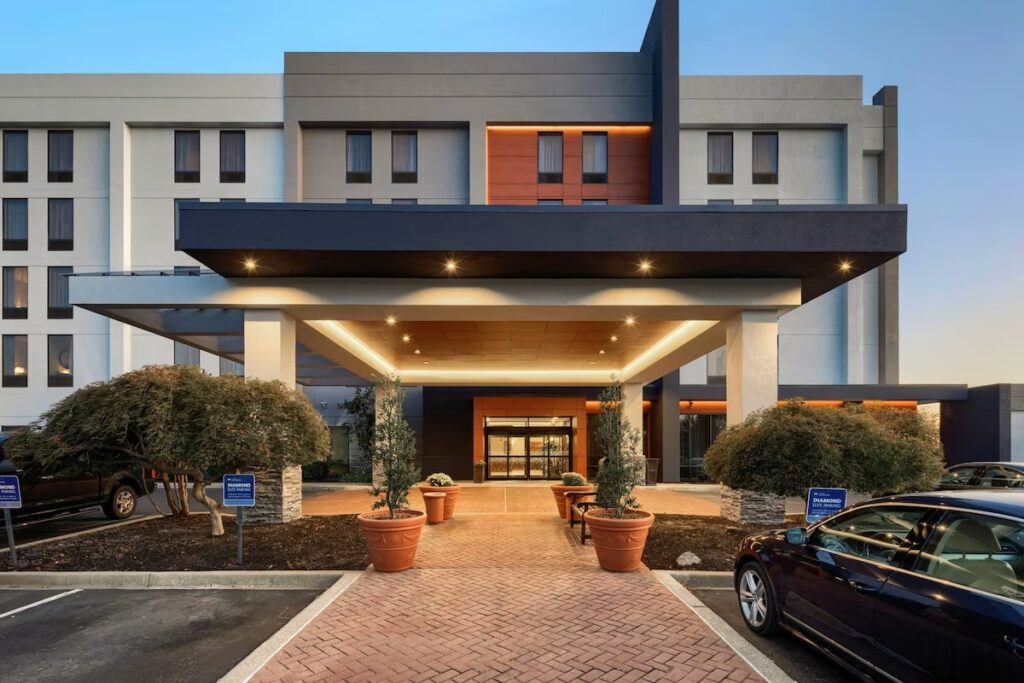 Hampton Inn Louisville – Northeast - Image 2