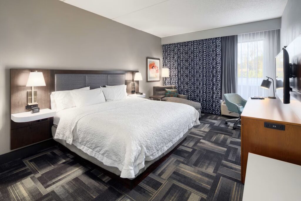 Hampton Inn Louisville – Northeast - Image 1