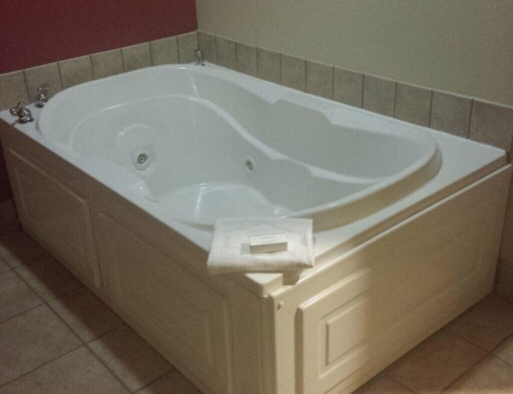 Hampton Inn Marion - Image 2