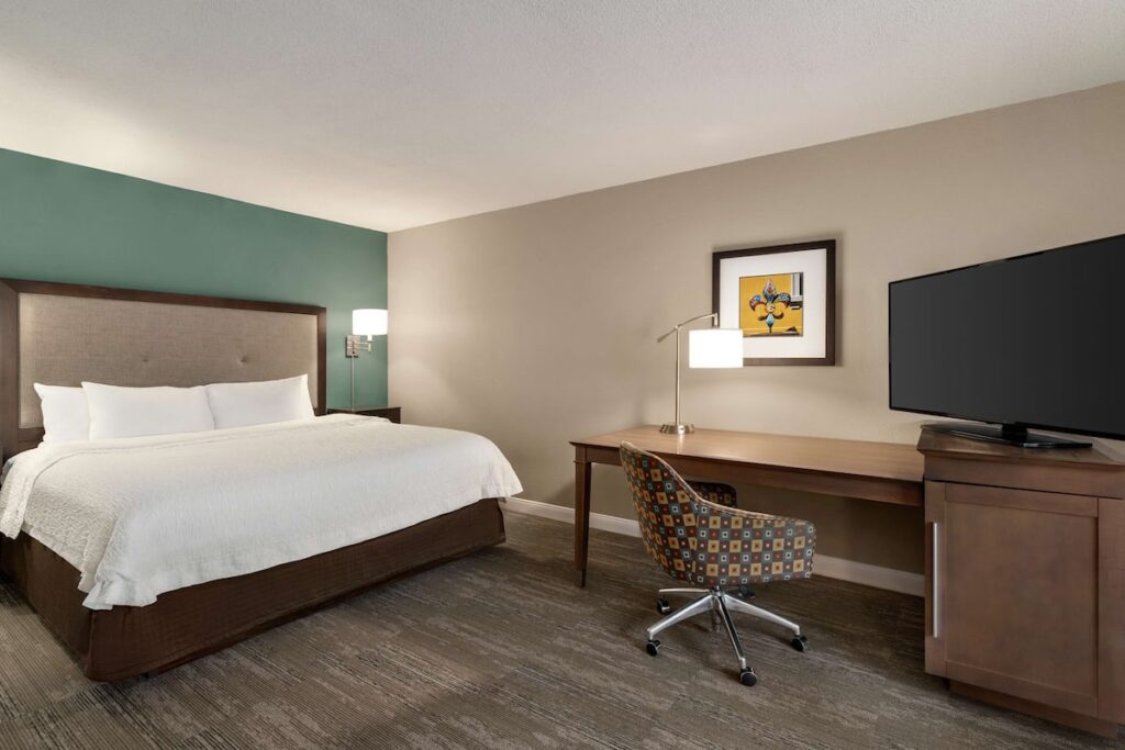 Hampton Inn New Orleans-St. Charles Ave./Garden District - Image 3
