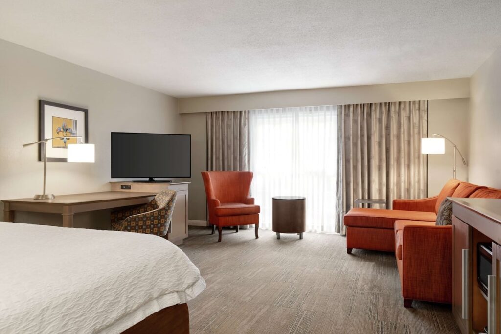 Hampton Inn New Orleans-St. Charles Ave./Garden District - Image 4