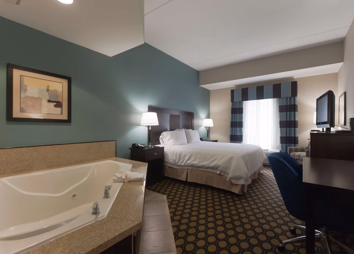 Hampton Inn North Brunswick / New Brunswick - Image 3