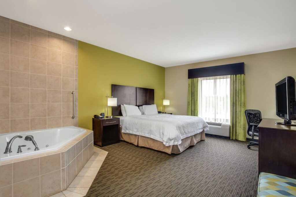 Hampton Inn Ozark - Image 3
