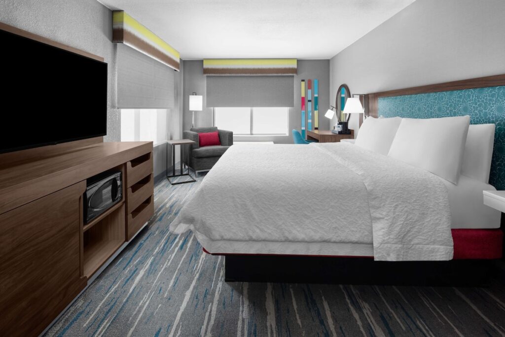 Hampton Inn Phoenix-Biltmore - Image 4